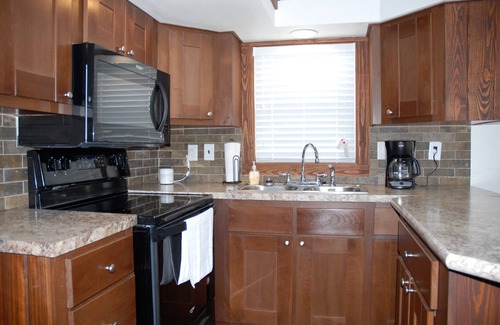 Rockport Cottage | White Oak Cottage: Family-Friendly Retreat with Pet Perks