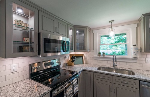 Black Mountain House | Pet Friendly White Oak Cottage near Downtown Black Mountain