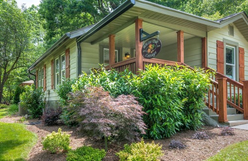 Black Mountain House | Pet Friendly White Oak Cottage near Downtown Black Mountain