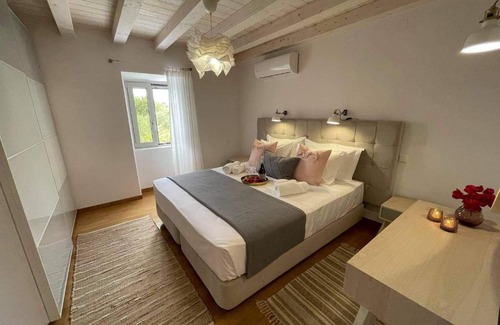 Rantatika Villa | Oceanfront Getaway at White Orchard with Pool & Breakfast