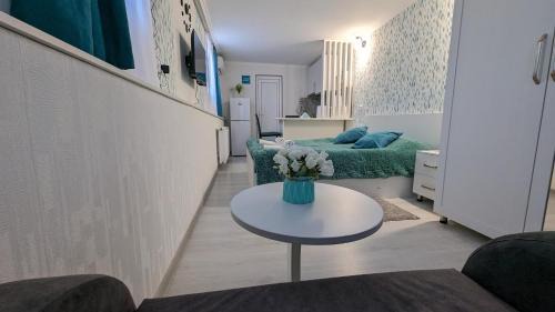 Mtskheta House | Discover White Orchid: Family-Friendly with Hot Tub Bliss