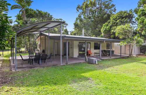 White Patch House | Pet-Friendly Retreat: White Patch On The Water Awaits