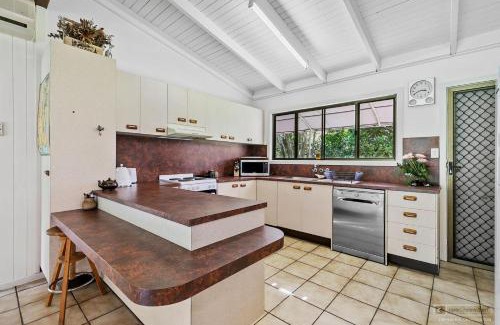 White Patch House | Pet-Friendly Retreat: White Patch On The Water Awaits