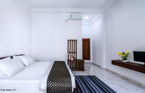 Pottuvil Division 2 Hotel | White Pearl Hotel