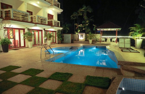 Saunta Vaddo House | Relax at White Pearl Suites with Ocean Views & Pool Access