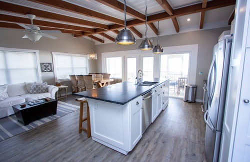 Alligator Point House | Beachfront White Pelican Home with Ocean View & Breakfast