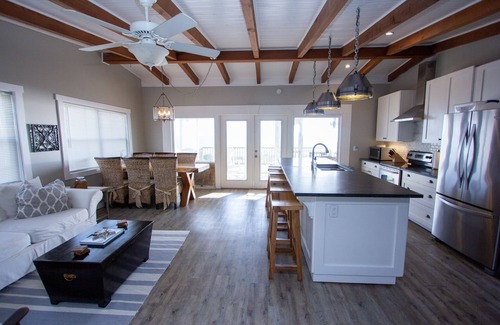 Alligator Point House | Beachfront White Pelican Home with Ocean View & Breakfast