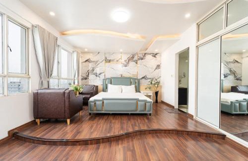 Phuong 1 Apartment | Stylish White Penthouse with Rooftop Pool in Central City