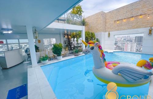 Phuong 1 Apartment | Stylish White Penthouse with Rooftop Pool in Central City
