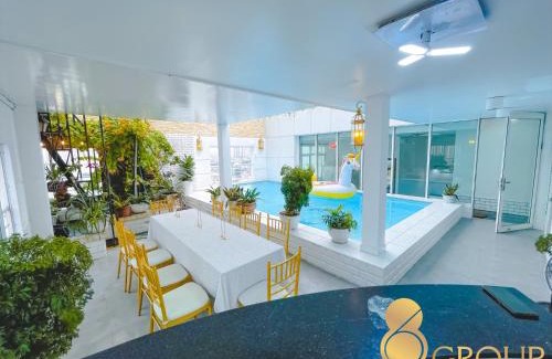 Phuong 1 Apartment | Stylish White Penthouse with Rooftop Pool in Central City