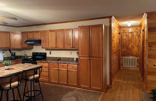 Dennis House | Idyllic White Pines Home: Pet-Friendly Retreat on 43 Acres