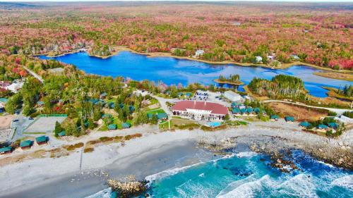 Hunts Point Hotel | Relax at White Point Beach Resort: Oceanfront & Pet Friendly