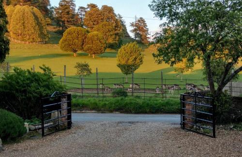 Stonor House | Discover White Pond Farm: 4-Star Retreat with Hot Tub