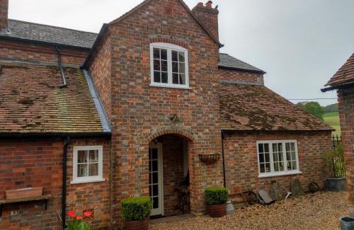 Stonor House | Discover White Pond Farm: 4-Star Retreat with Hot Tub