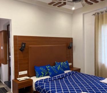 Kumily Cabin | White Portico