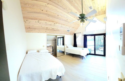 Lakeview Cabin | Top-Rated Newlands Lodge Riverfront with Hot Tub & Breakfast