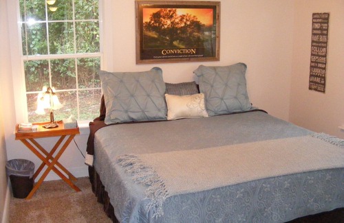 Flippin House | White River Retreat with Oceanfront Views & New King Beds