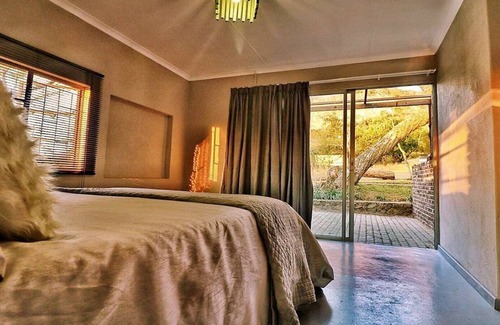 Nelspruit Cabin | Cozy White Rock Self-Catering Guest Suites with Kitchen