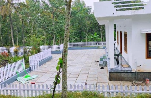 Sulthan Bathery House | Private Pool Bliss at White Rose Homestay Wayanad