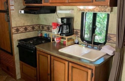 White Salmon House | White Salmon Camp Out (Cold AC, Fire Ring, BBQ)