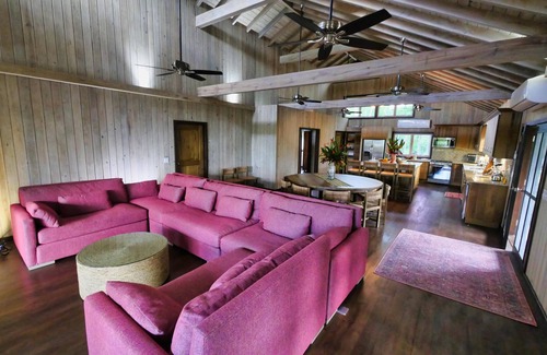 Half Moon Bay Villa | Beachfront 3-Bedroom House Near West End & West Bay