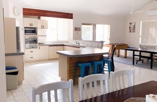 Lancelin House | Cozy 4x2 Home with Ocean View, Steps from Back Beach