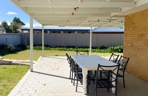 Lancelin House | Cozy 4x2 Home with Ocean View, Steps from Back Beach