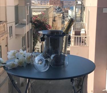 Ta' Pennellu Apartment | White Sands: 4-Star Retreat with a 9.9/10 Guest Rating