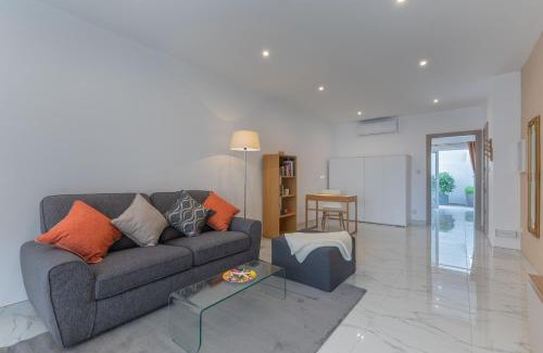 Ta' Pennellu Apartment | White Sands: 4-Star Retreat with a 9.9/10 Guest Rating