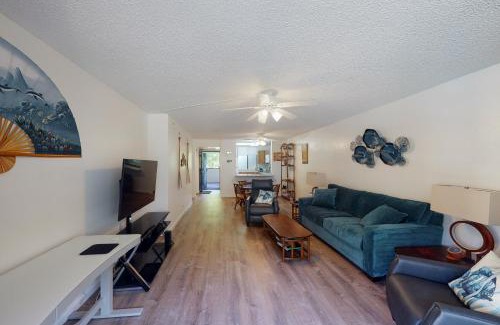 Kahaluu Bay Apartment | Beautiful Oceanfront Stay at White Sands Resort #108