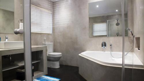 Van Dyks Bay House | Oceanfront White Shark Guest House: Rated 9.5/10 for Comfort