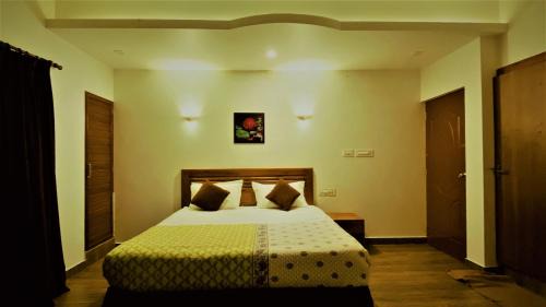 Kannur Resort | Oceanfront White Shell Beach House with Breakfast Included