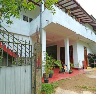 Ambalangoda Apartment | White Sky