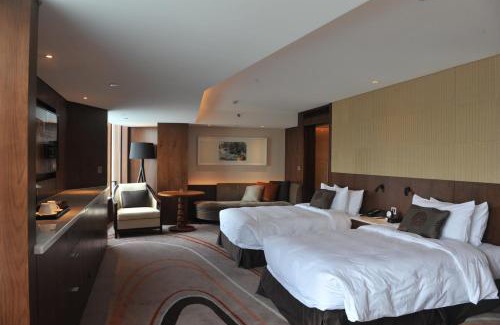 Guangzhou Hotel | Elegant White Swan Hotel: 5-Star Oceanfront Bliss
