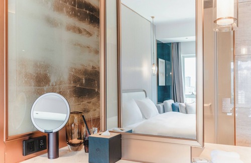 Chikan District Hotel | White Swan Hotel Zhangjiang
