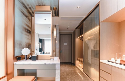 Chikan District Hotel | White Swan Hotel Zhangjiang