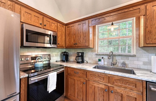 Dahlonega House | Discover White Tail Cottage: Explore Wineries & Hiking