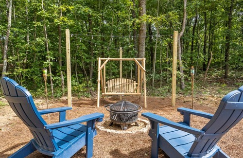 Rising Fawn House | Inviting White Tail Fawn Cabin with Hot Tub & Child-Friendly Amenities