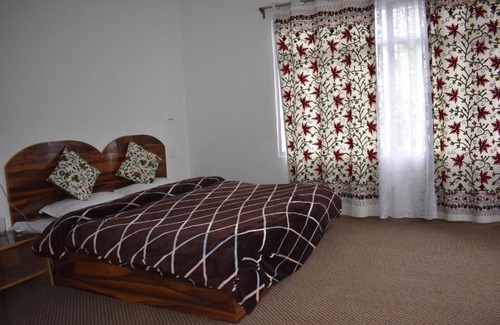 Laripora House | Family-Friendly White Valley Resort in Pahalgam Awaits You