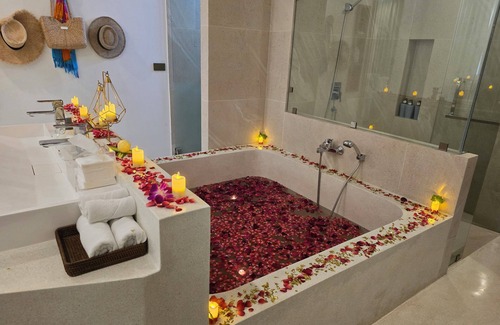 Bang Po Hotel | Beachfront Oasis: White Whale Pool Villa with Ocean View