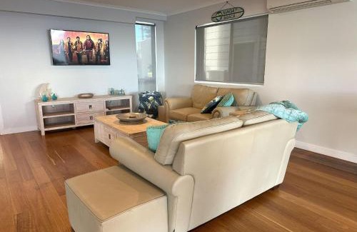 Kiama House | Whitecaps Beachhouse - Pet Friendly on Easts Beach - Book 3 nights, pay 2