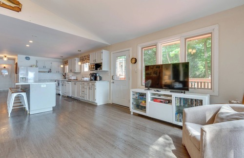 Jones Falls Cottage | Discover Lyndhurst Waterfront Cottage with Lake View & Spa