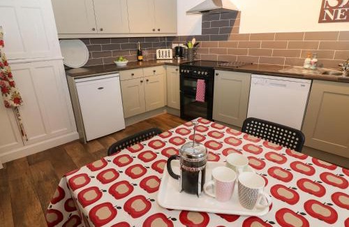 Giggleswick House | Family-Friendly Retreat at Whitefriars Lodge - 4 Star Stay