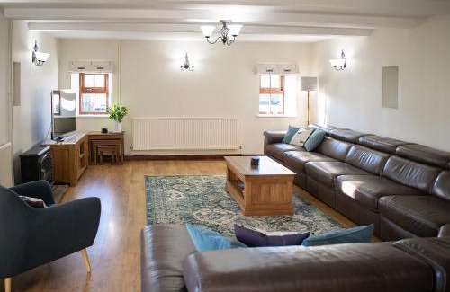 Hartington House | Discover Whitehouse Farm: Family-Friendly 4-Star Retreat