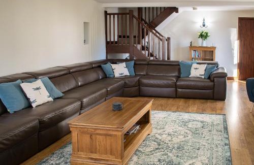 Hartington House | Discover Whitehouse Farm: Family-Friendly 4-Star Retreat