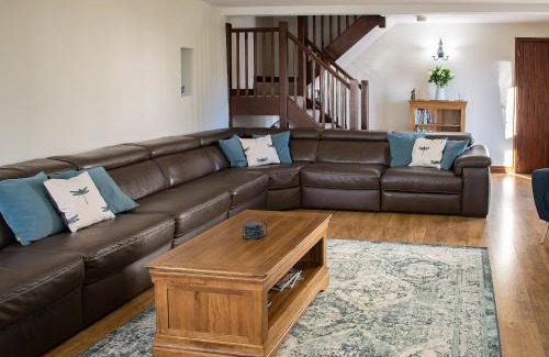 Hartington House | Discover Whitehouse Farm: Family-Friendly 4-Star Retreat