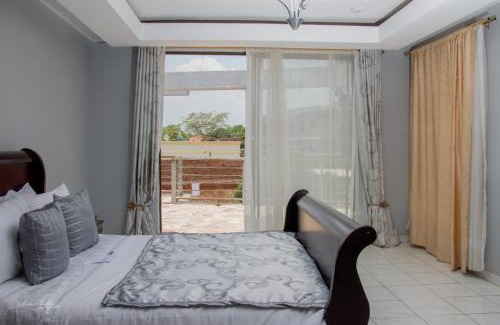 Harare Villa | Inviting WhiteHouse Lodge with Pool and Family Amenities