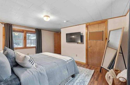 Thornton Apartment | Pet-Friendly White Mountains Ski & Hike Retreat Awaits You