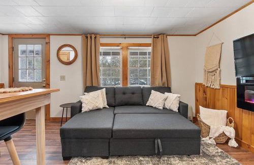 Thornton Apartment | Pet-Friendly White Mountains Ski & Hike Retreat Awaits You