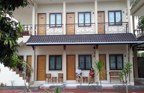 Senggigi House | Cozy Whiterose Guesthouse: Pet Friendly & Family Ready
